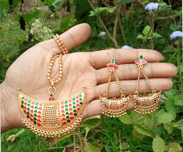 Assamese_Traditional_Red_And_Green_Colour_Joonbiri_Chain_Jewellery_Set_For_Women